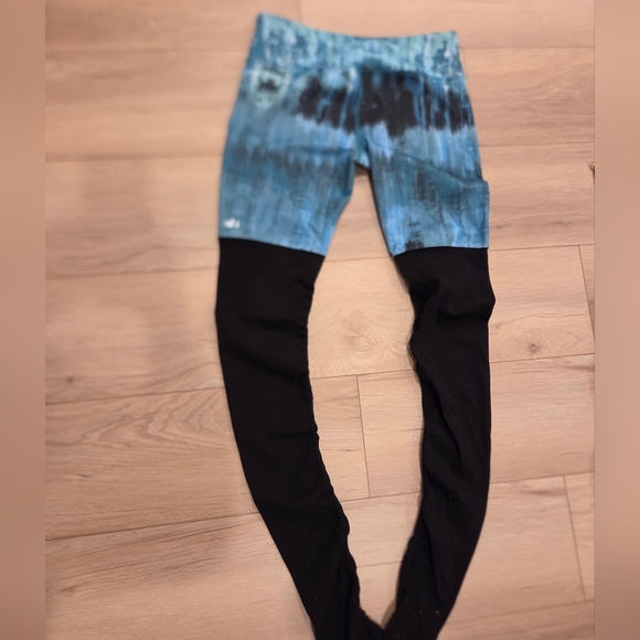 Alo Goddess Ribbed 💙🖤 - Picture 4 of 9